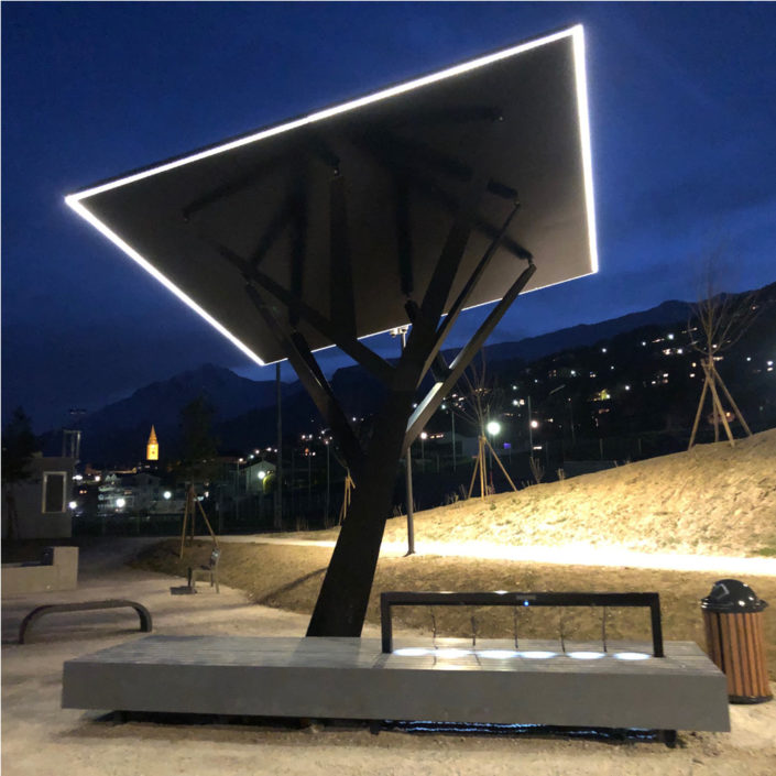 Black Tree at night – Savièse